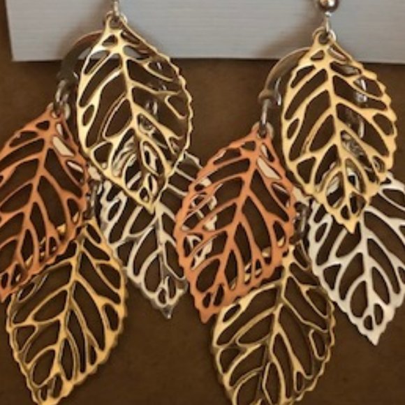 NEW Tri-Color Multi Leaf Wire Hook Earrings - Picture 2 of 2